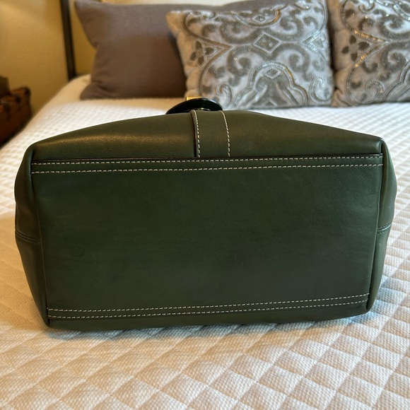 Coach Lily Legacy Turnlock Tote in Green No. D0920-F13757 - Picture 4 of 15